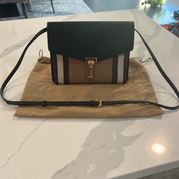 Authentic Burberry Macken Crossbody - Picture 6 of 14
